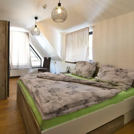 Luxury Adelka شقة *